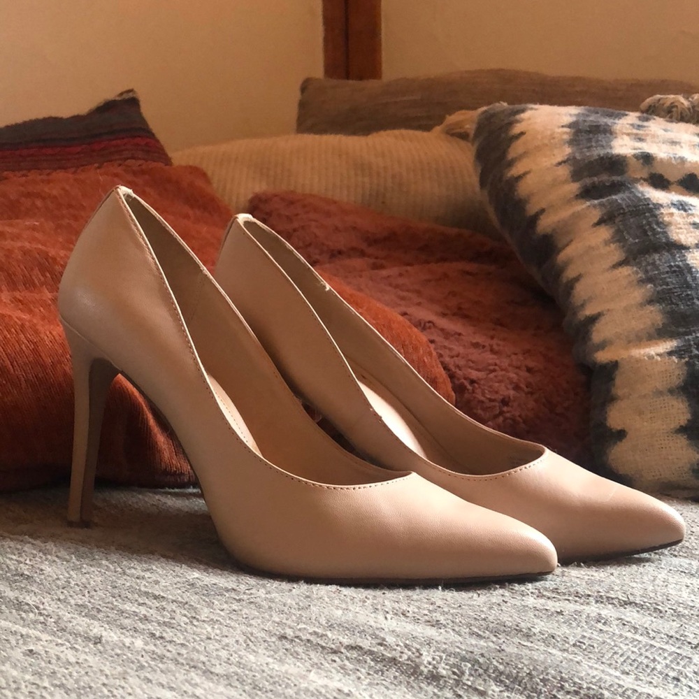BCBGeneration Nude heels